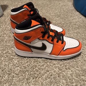 Authentic air Jordan mid tops orange 6.5